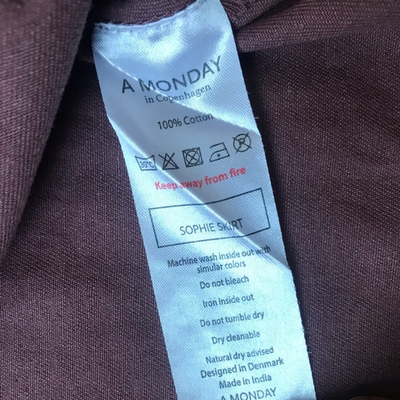 NWT A Monday In Copenhagen Sophie Skirt, Size 8. - Picture 5 of 5